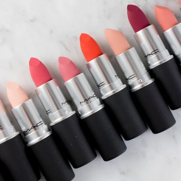 NIB MAC-Stay Curious 923, Powder Kiss Lipstick - Picture 13 of 16